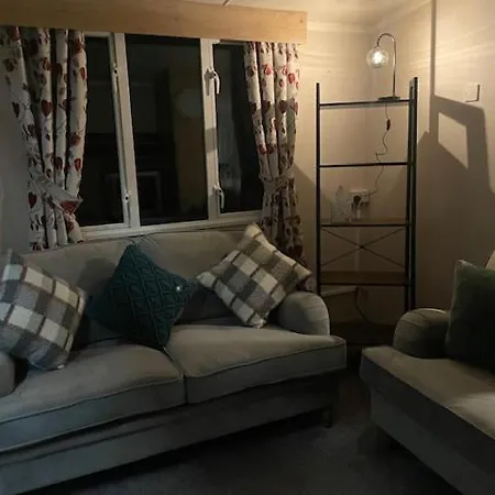 Lakes Escapes منتزه العطل *