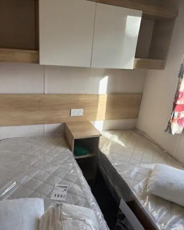 Lakes Escapes منتزه العطل *