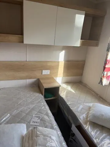 Lakes Escapes منتزه العطل *